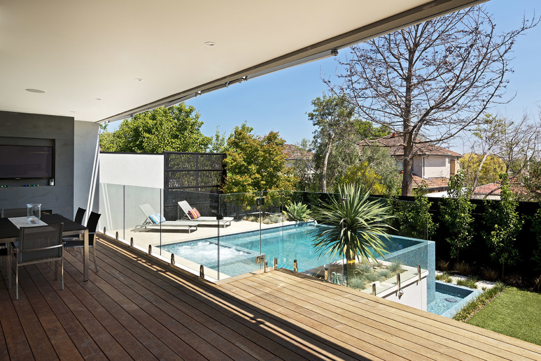 Infinity Plunge Pool & Spa, Kew